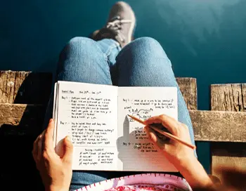 Punctuate Play Titles: APA, MLA, Chicago Guide (2025)