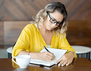 How to Write a Good Title for an Essay: Tips, Examples